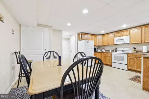 Kitchen - 54 Dayton Dr, Pasadena, MD 21122 photo 6 of 10
