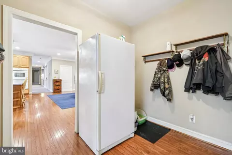 Entry Way - 54 Dayton Dr, Pasadena, MD 21122 photo 5 of 9