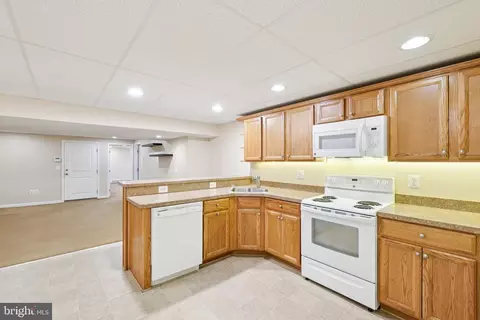 Kitchen - 54 Dayton Dr, Pasadena, MD 21122 photo 7 of 10