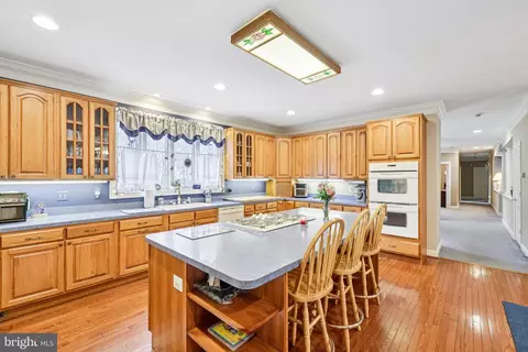 Kitchen - 54 Dayton Dr, Pasadena, MD 21122 photo 5 of 10