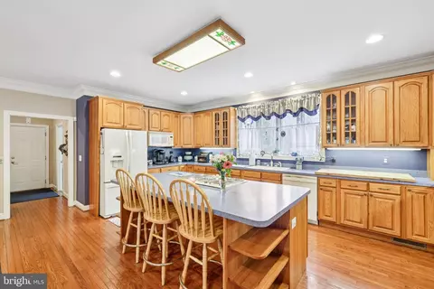 Kitchen - 54 Dayton Dr, Pasadena, MD 21122 photo 2 of 10