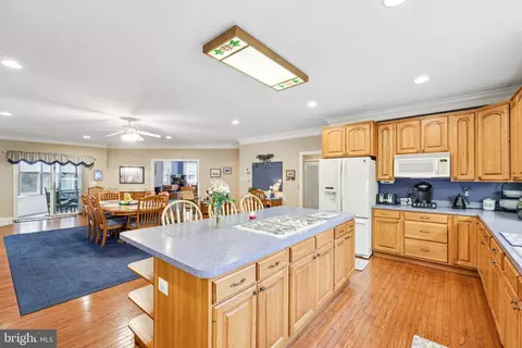 Kitchen - 54 Dayton Dr, Pasadena, MD 21122 photo 3 of 10