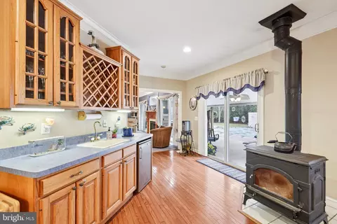 Kitchen - 54 Dayton Dr, Pasadena, MD 21122 photo 1 of 10