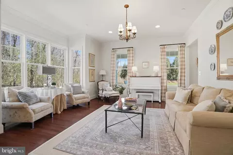 Living - 1292 Spa Rd, Annapolis, MD 21403 photo 1 of 2
