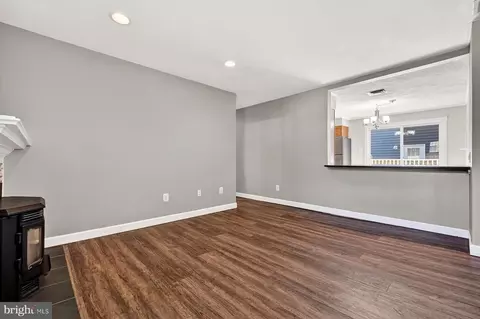 Living - 118 Elliott Pl, Edgewater, MD 21037 photo 5 of 6