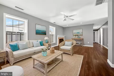 Living - 118 Elliott Pl, Edgewater, MD 21037 photo 1 of 6