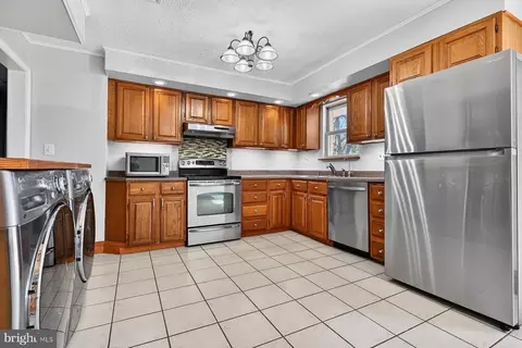Kitchen - 118 Elliott Pl, Edgewater, MD 21037 photo 1 of 1