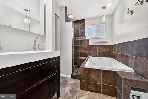 Bath - 118 Elliott Pl, Edgewater, MD 21037 photo 2 of 3