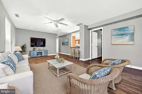 Living - 118 Elliott Pl, Edgewater, MD 21037 photo 2 of 6