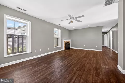 Living - 118 Elliott Pl, Edgewater, MD 21037 photo 3 of 6