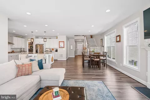 Entry Way - 2916 Quarry Cir, Odenton, MD 21113 photo 5 of 13