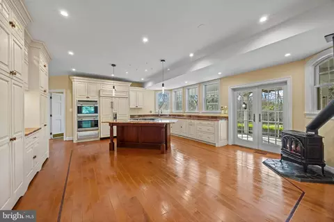Kitchen - 182 Wroxeter Dr, Arnold, MD 21012 photo 2 of 3
