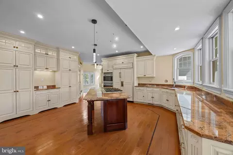 Kitchen - 182 Wroxeter Dr, Arnold, MD 21012 photo 1 of 3