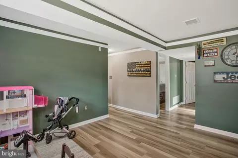 Entry Way - 1615 Ruxton Rd, Edgewater, MD 21037 photo 3 of 3
