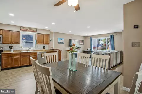 Dining - 1615 Ruxton Rd, Edgewater, MD 21037 photo 2 of 3