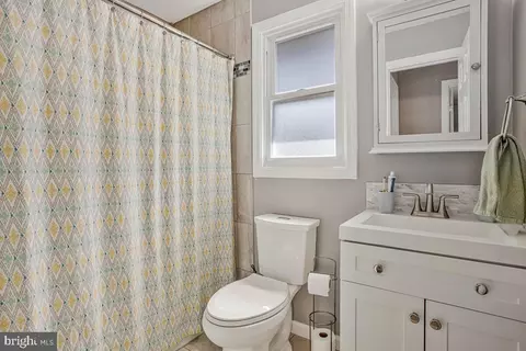 Bath - 1615 Ruxton Rd, Edgewater, MD 21037 photo 1 of 2