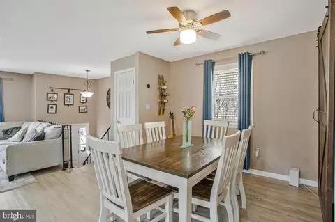 Dining - 1615 Ruxton Rd, Edgewater, MD 21037 photo 3 of 3