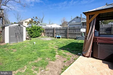 Exterior - 1615 Ruxton Rd, Edgewater, MD 21037 photo 6 of 9