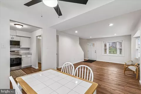 Entry Way - 327 Walton Ave, Baltimore, MD 21225 photo 2 of 4