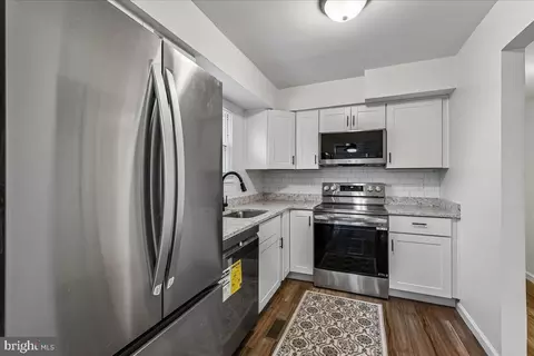 Kitchen - 327 Walton Ave, Baltimore, MD 21225 photo 1 of 2