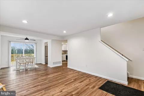 Entry Way - 327 Walton Ave, Baltimore, MD 21225 photo 3 of 4