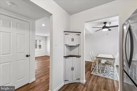 Entry Way - 327 Walton Ave, Baltimore, MD 21225 photo 1 of 4
