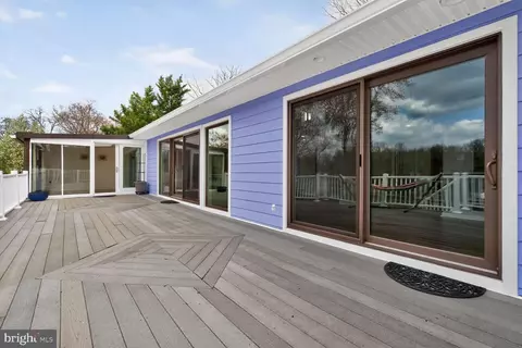 Exterior - 1526 Park Ln, Pasadena, MD 21122 photo 7 of 14