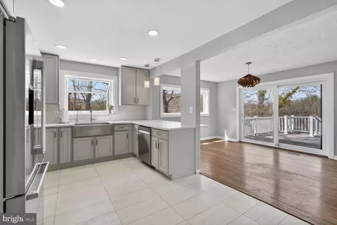 Kitchen - 1526 Park Ln, Pasadena, MD 21122 photo 1 of 2