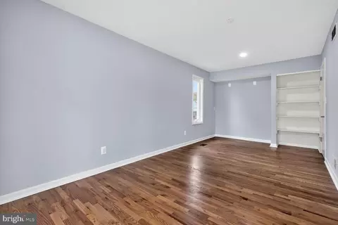 Living - 1526 Park Ln, Pasadena, MD 21122 photo 5 of 6