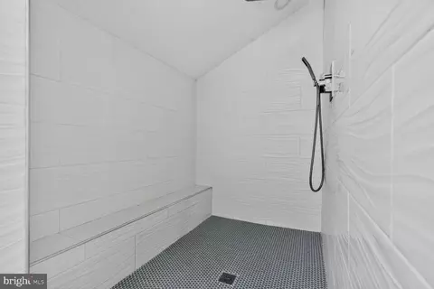 Bath - 1526 Park Ln, Pasadena, MD 21122 photo 6 of 8