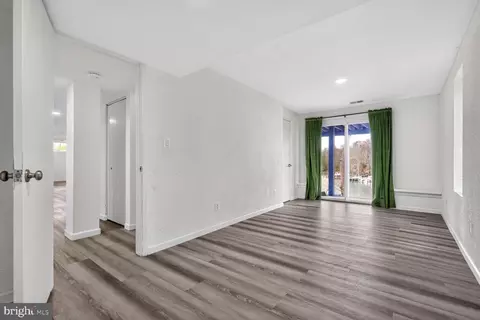Living - 1526 Park Ln, Pasadena, MD 21122 photo 6 of 6