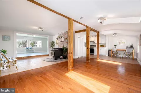 Entry Way - 626 Clark Ave, Deale, MD 20751 photo 5 of 9