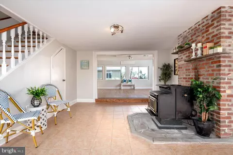 Entry Way - 626 Clark Ave, Deale, MD 20751 photo 4 of 9