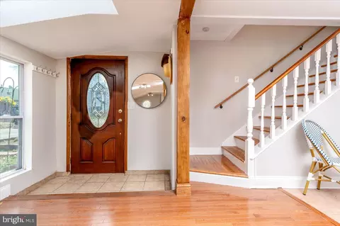 Entry Way - 626 Clark Ave, Deale, MD 20751 photo 8 of 9