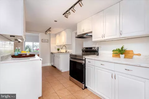 Kitchen - 626 Clark Ave, Deale, MD 20751 photo 3 of 6