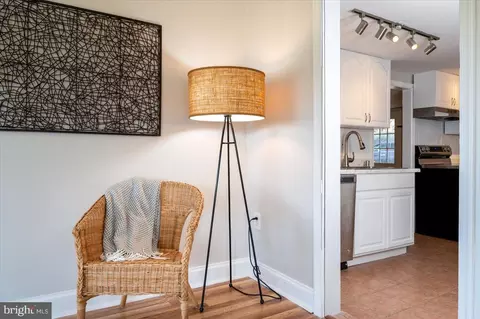 Entry Way - 626 Clark Ave, Deale, MD 20751 photo 7 of 9