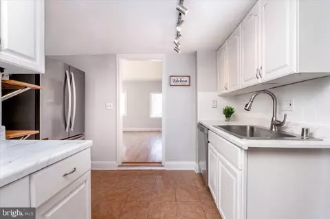 Entry Way - 626 Clark Ave, Deale, MD 20751 photo 6 of 9