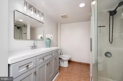 Bath - 626 Clark Ave, Deale, MD 20751 photo 1 of 6