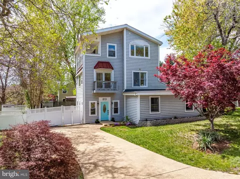 813 Shore Dr, Edgewater, MD 21037