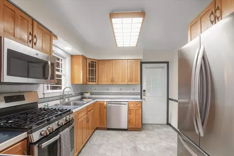 Kitchen - 326 Edgewater Rd, Pasadena, MD 21122 photo 2 of 4
