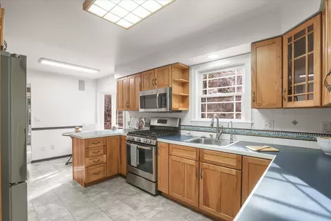 Kitchen - 326 Edgewater Rd, Pasadena, MD 21122 photo 3 of 4