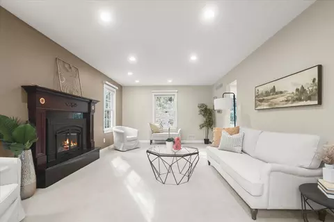Living - 326 Edgewater Rd, Pasadena, MD 21122 photo 2 of 4