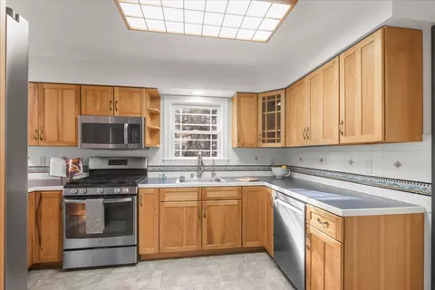 Kitchen - 326 Edgewater Rd, Pasadena, MD 21122 photo 4 of 4