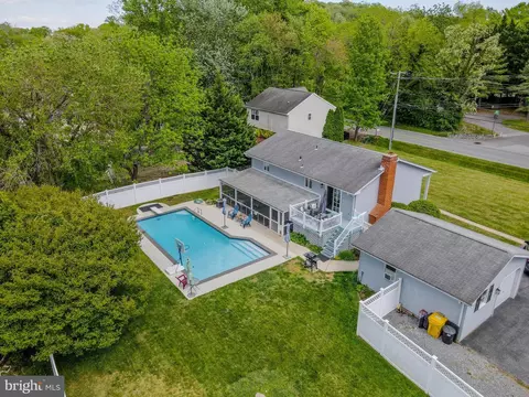 View/Area - 3542 Loch Haven Dr, Edgewater, MD 21037 photo 1 of 11