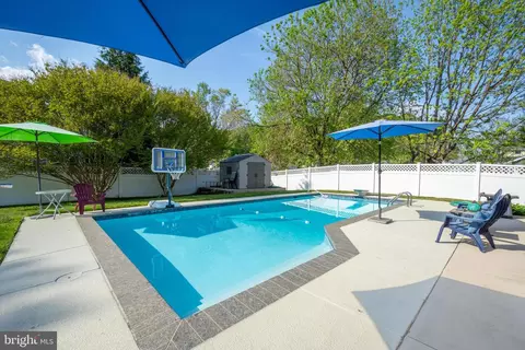 Exterior - 3542 Loch Haven Dr, Edgewater, MD 21037 photo 2 of 12