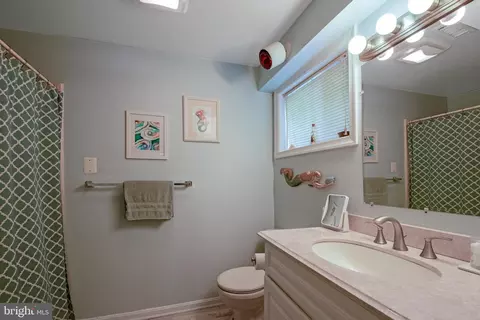 Bath - 3542 Loch Haven Dr, Edgewater, MD 21037 photo 2 of 2