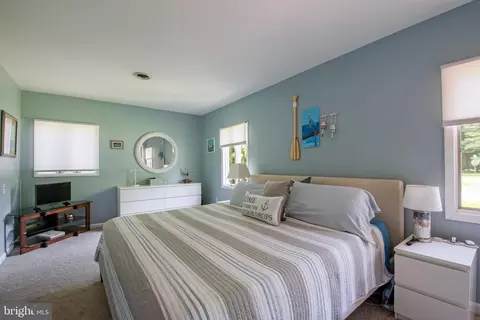 Bedroom - 3542 Loch Haven Dr, Edgewater, MD 21037 photo 3 of 5