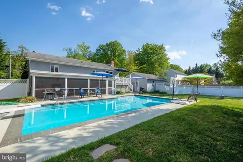 Exterior - 3542 Loch Haven Dr, Edgewater, MD 21037 photo 1 of 12
