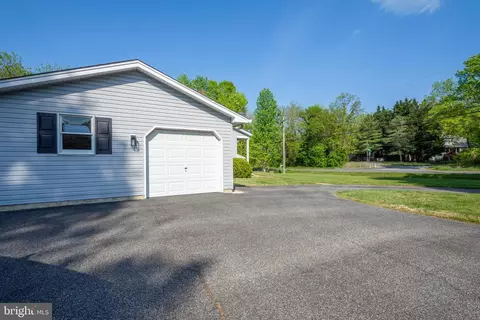 Exterior - 3542 Loch Haven Dr, Edgewater, MD 21037 photo 3 of 12