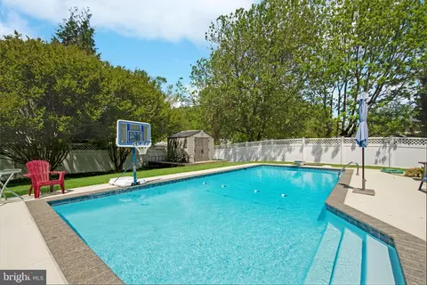 Exterior - 3542 Loch Haven Dr, Edgewater, MD 21037 photo 9 of 12
